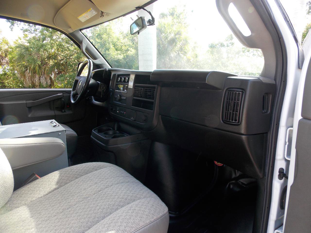 Used 2022 Chevrolet Express 2500 w/ Driver Convenience Package RWD image 17
