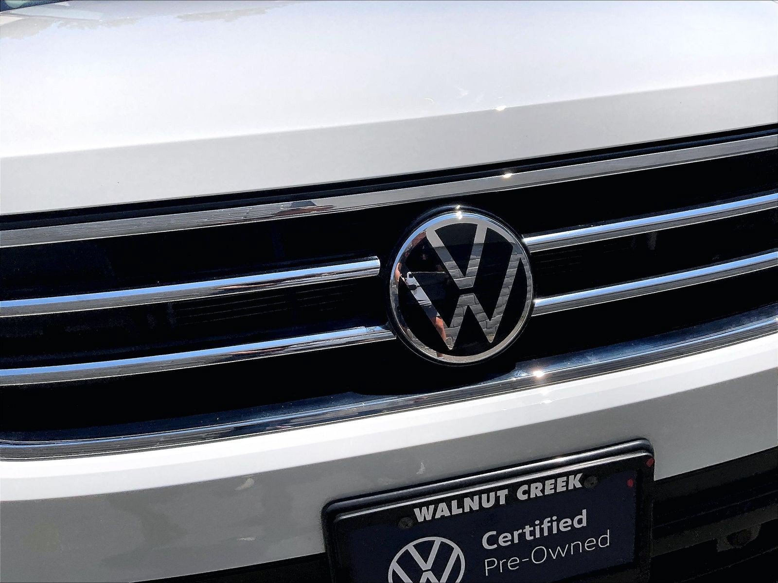 Certified 2022 Volkswagen Tiguan SE w/ Panoramic Sunroof Package AWD/4WD image 30
