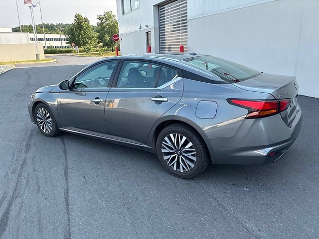 Used 2024 Nissan Altima 2.5 SV FWD image 12