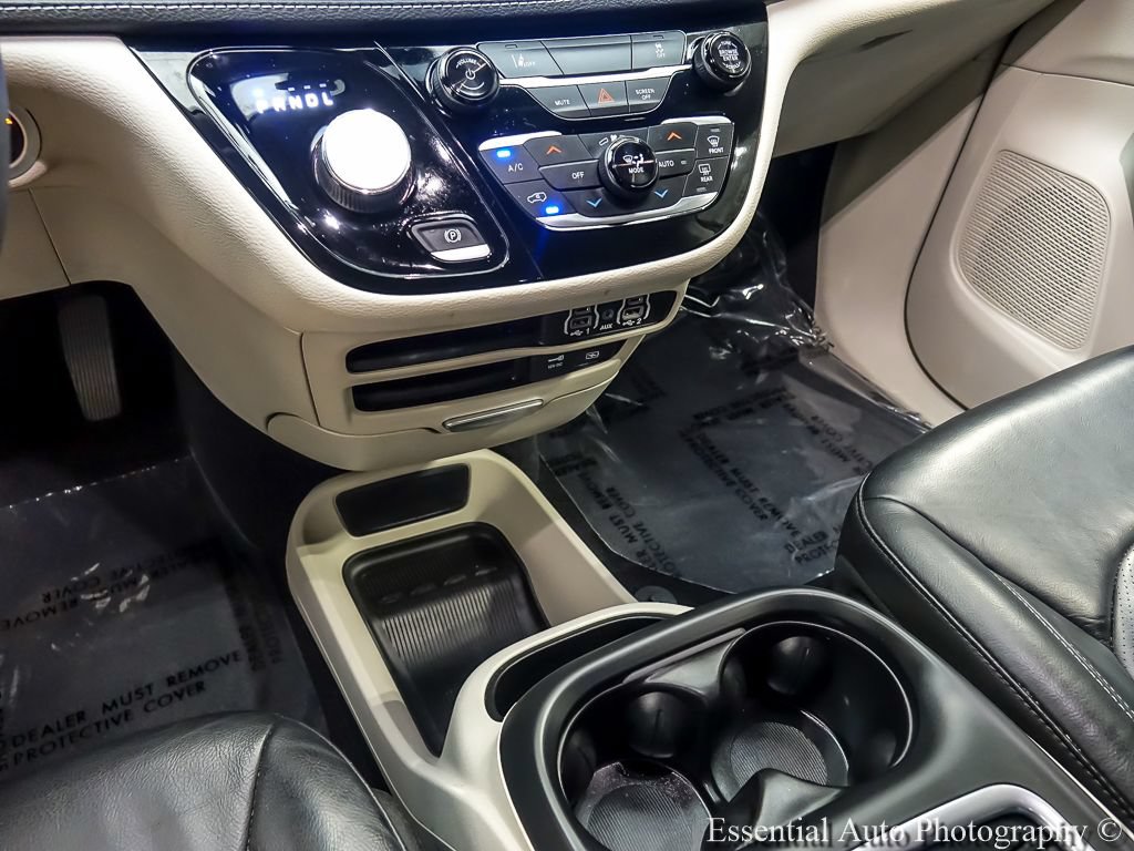 Used 2022 Chrysler Pacifica Touring-L FWD image 19