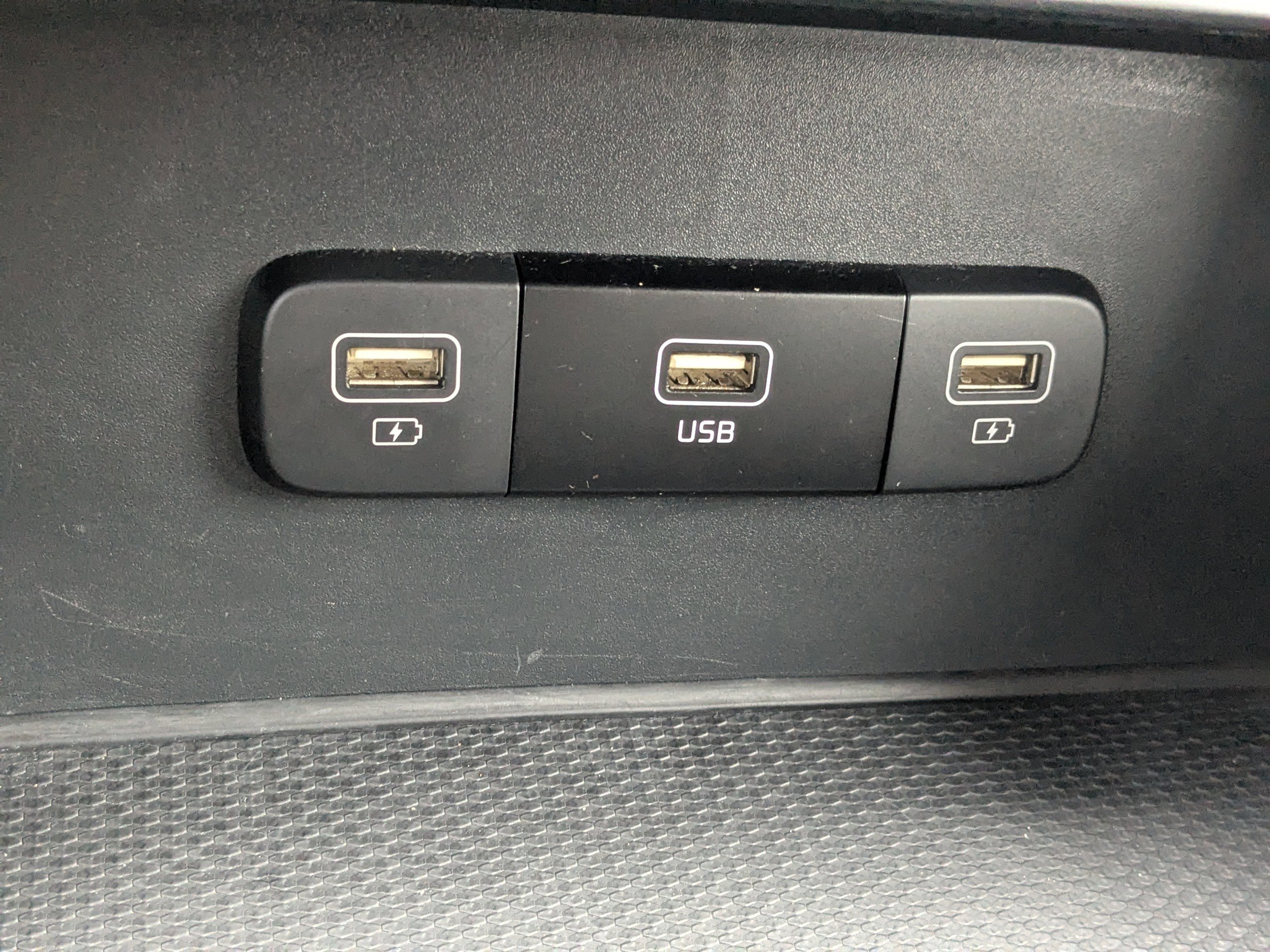 Used 2024 Kia Carnival LX image 28