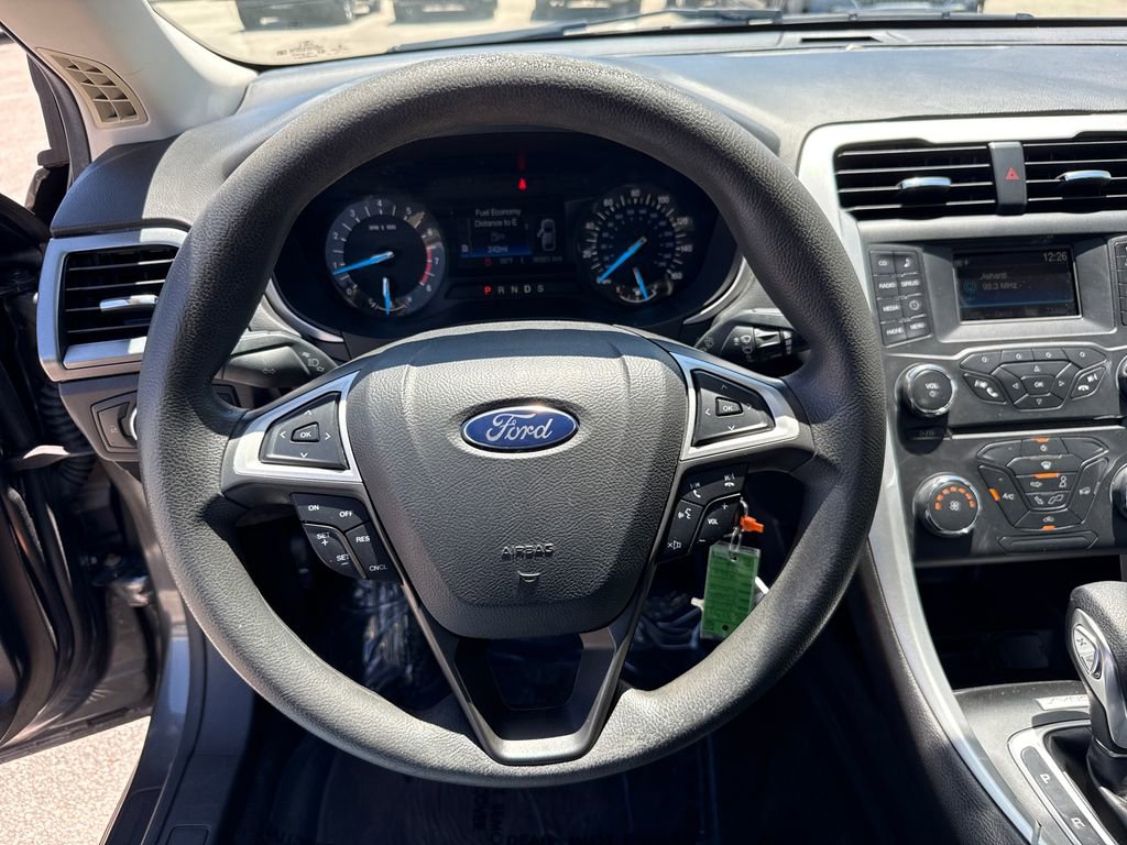 Used 2015 Ford Fusion SE FWD image 14