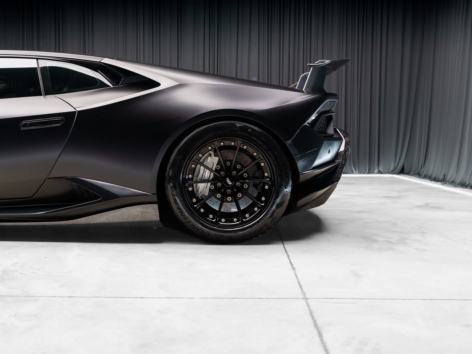 Used 2018 Lamborghini Huracan Performante AWD/4WD image 40