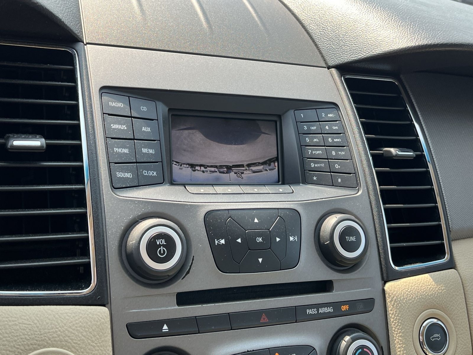 Used 2015 Ford Taurus SE FWD image 19