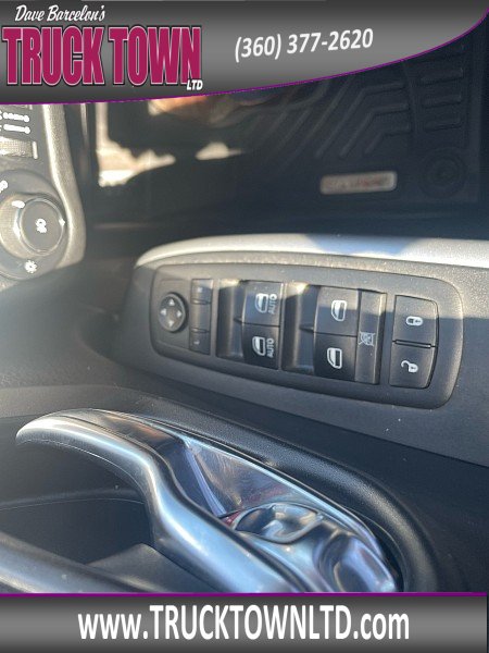 Used 2018 Jeep Cherokee Latitude Plus AWD/4WD image 17