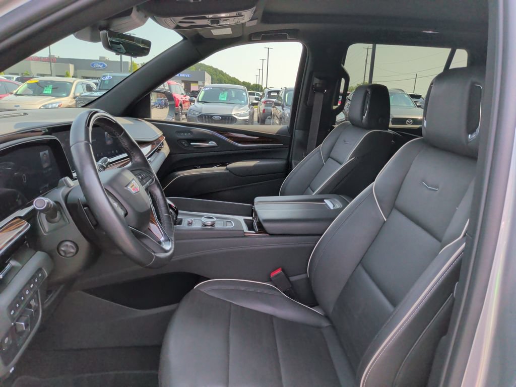 Used 2023 Cadillac Escalade Premium Luxury w/ Performance Package AWD/4WD image 4