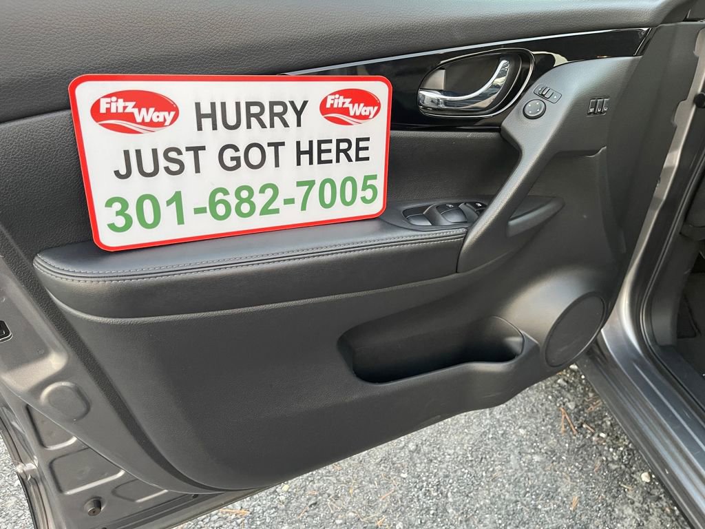 Used 2022 Nissan Rogue Sport SL w/ Premium Package image 17