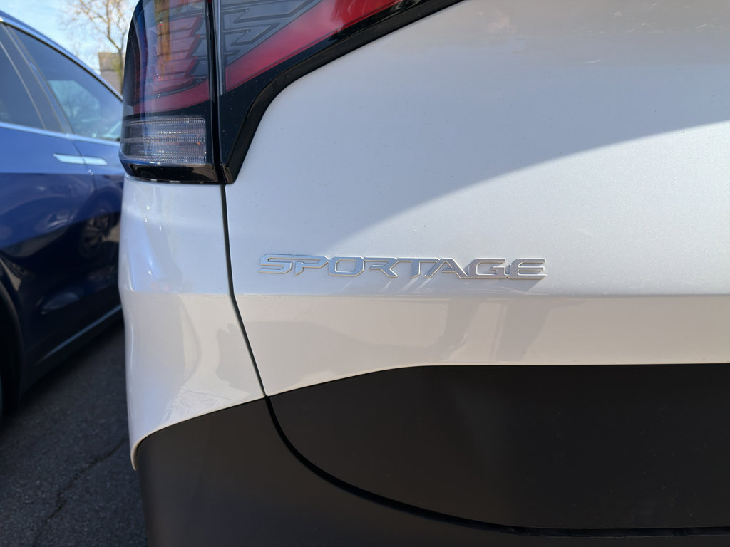 Used 2023 Kia Sportage LX image 7
