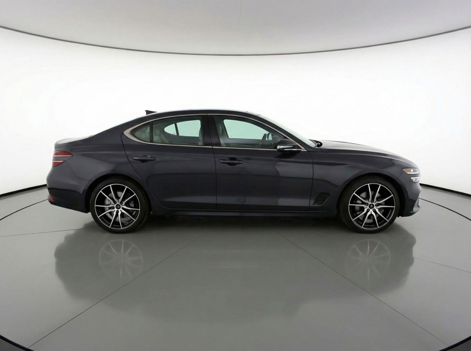 Used 2025 Genesis G70 2.5T image 11