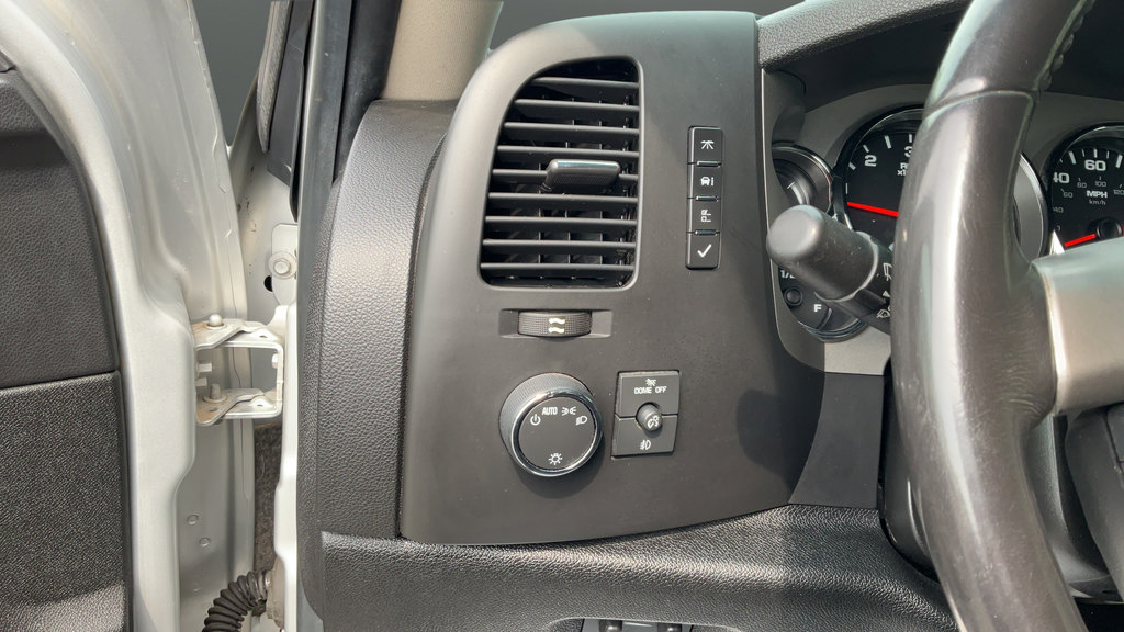 Used 2010 Chevrolet Silverado 2500 LT w/ Interior Plus Package AWD/4WD image 27