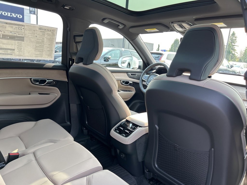 New 2026 Volvo XC90 B6 Plus w/ Protection Package Premier image 8