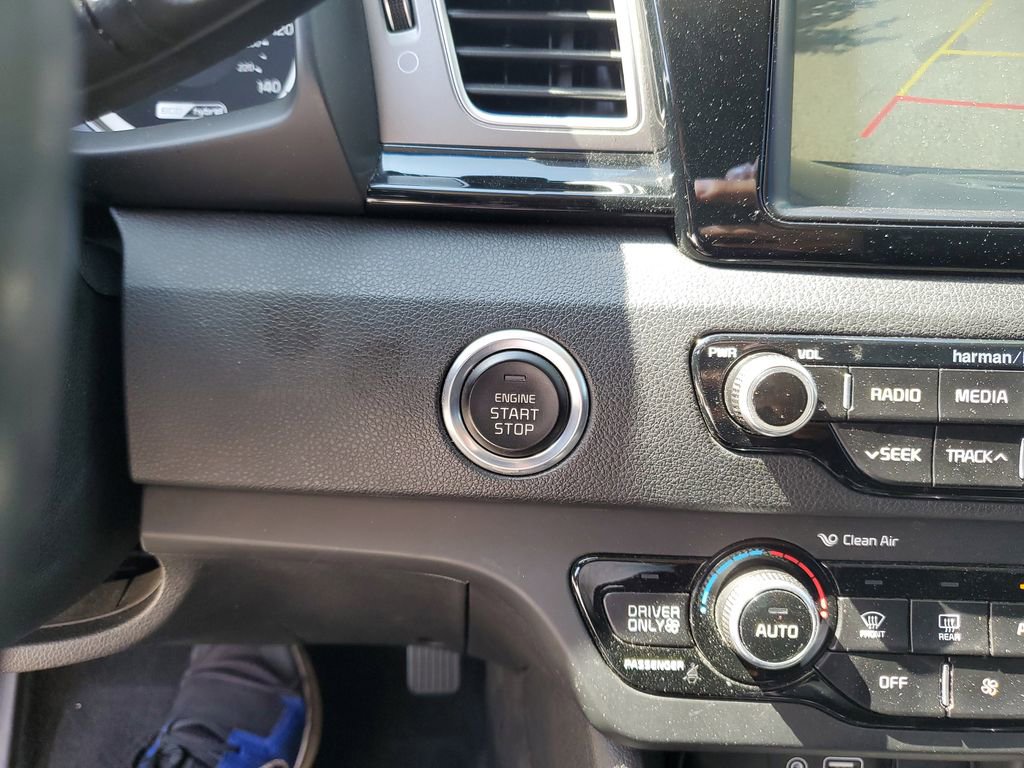 Used 2018 Kia Niro EX w/ Option Group 020 FWD image 29