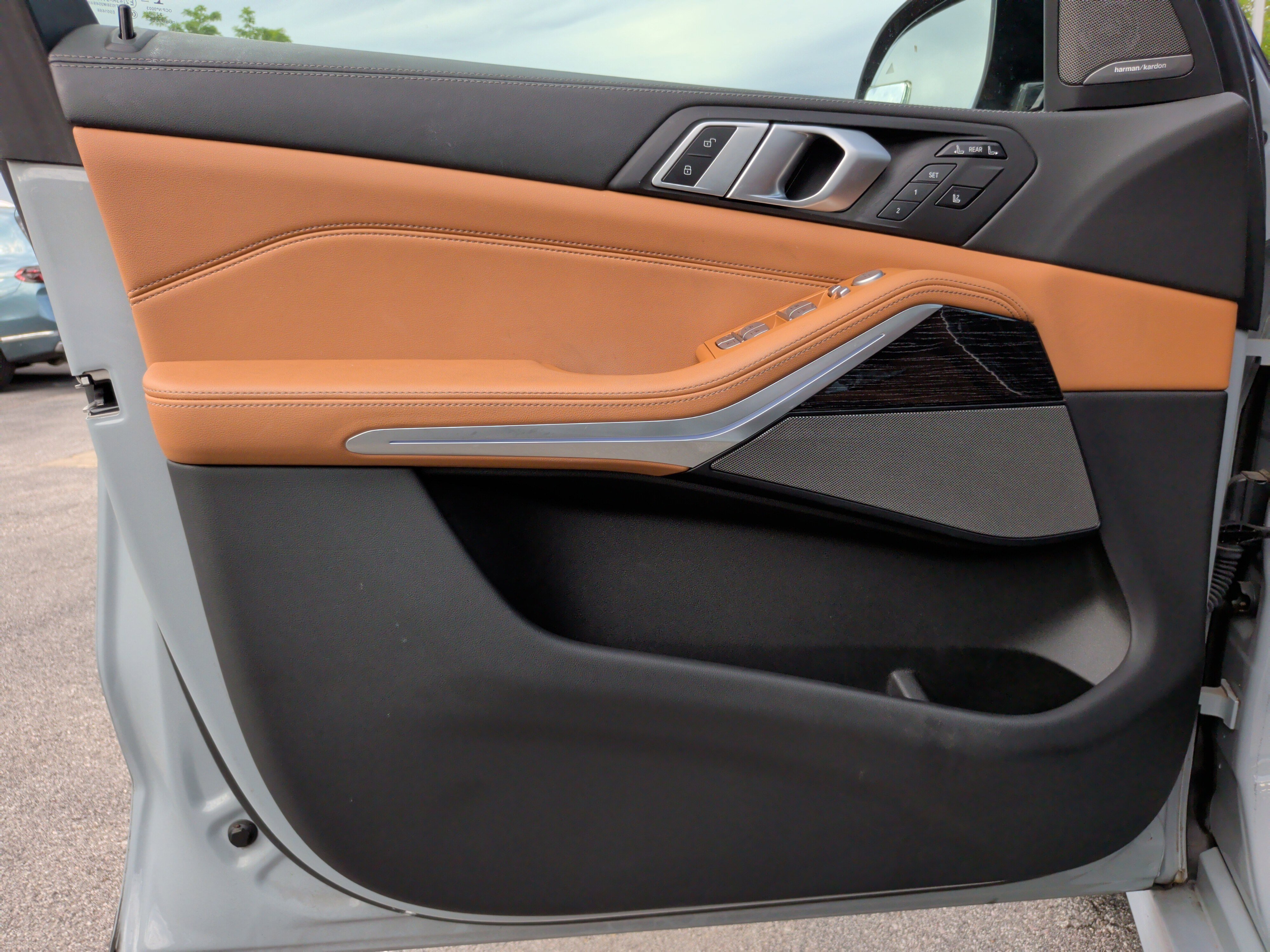 Certified 2023 BMW X7 xDrive40i w/ M Sport Package image 28