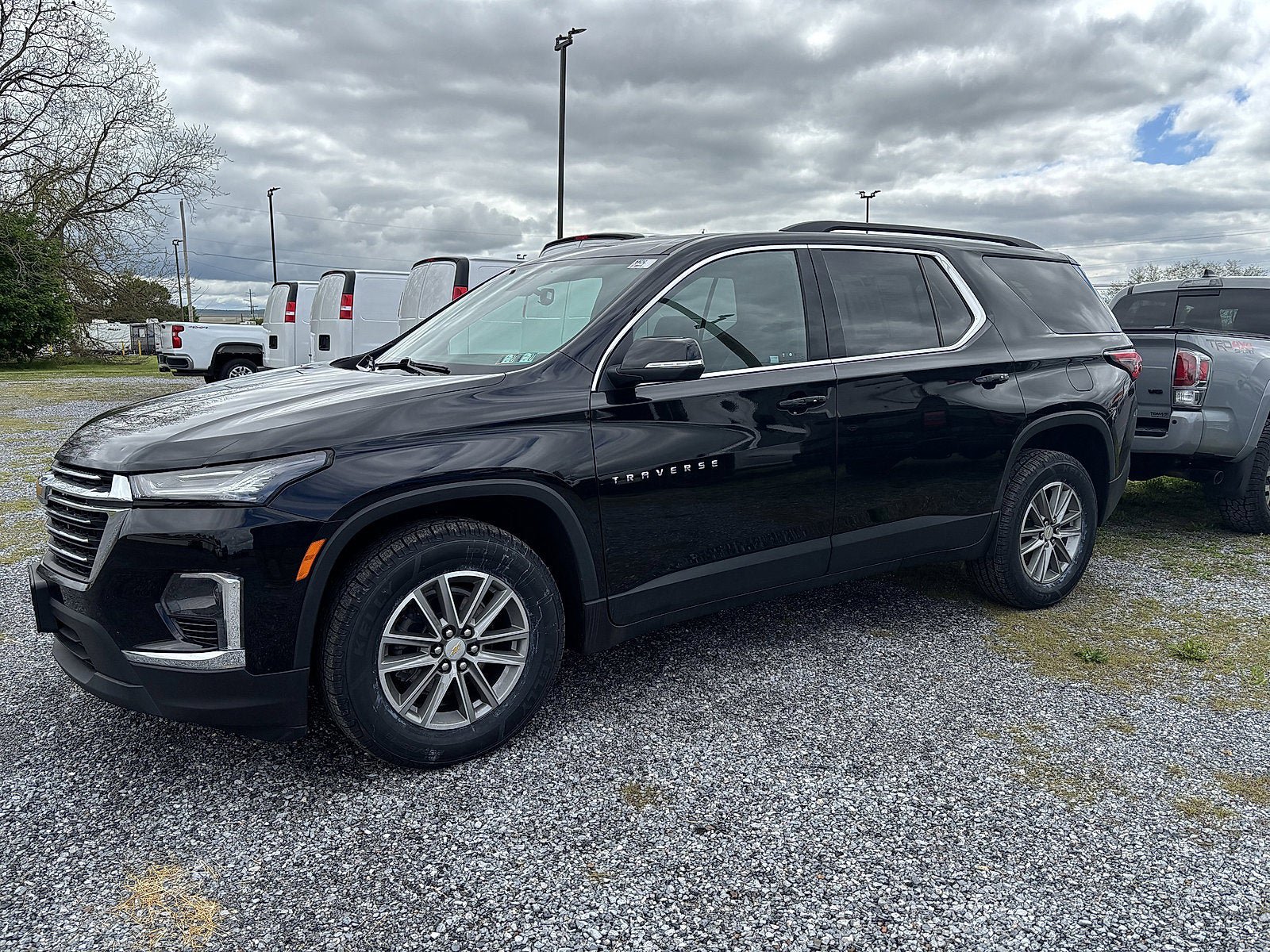 Used 2023 Chevrolet Traverse LT AWD/4WD image 2