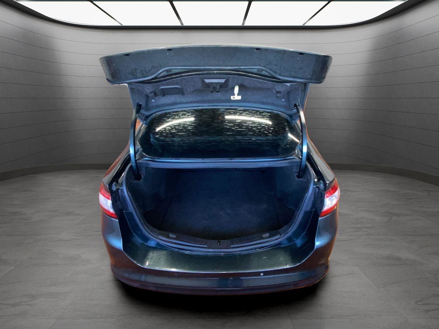 Used 2016 Ford Fusion SE w/ Equipment Group 202A image 21