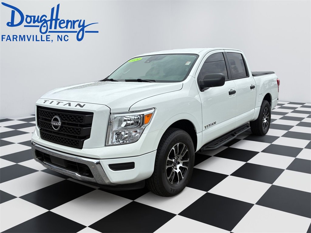 Used 2024 Nissan Titan SV image 1