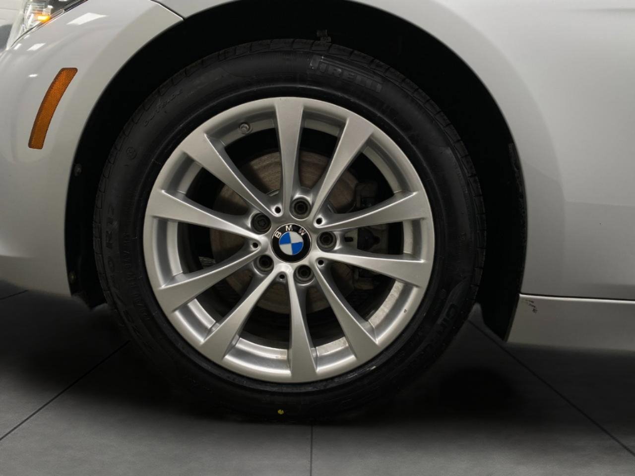 Used 2017 BMW 320i xDrive Sedan image 11