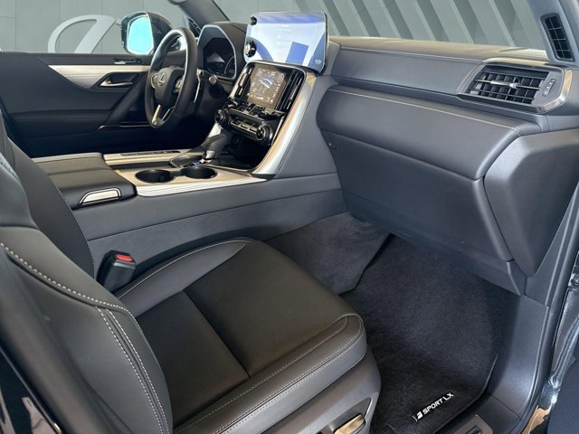 Certified 2025 Lexus LX 700h F Sport image 29