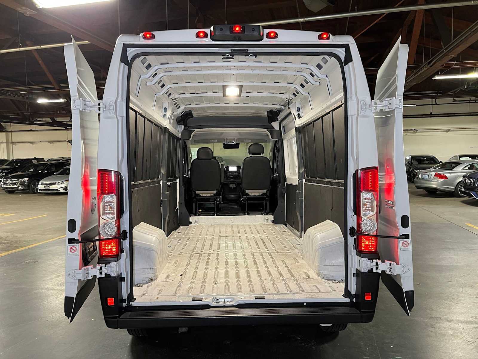 Used 2024 RAM ProMaster 2500 w/ Convenience Group FWD image 15