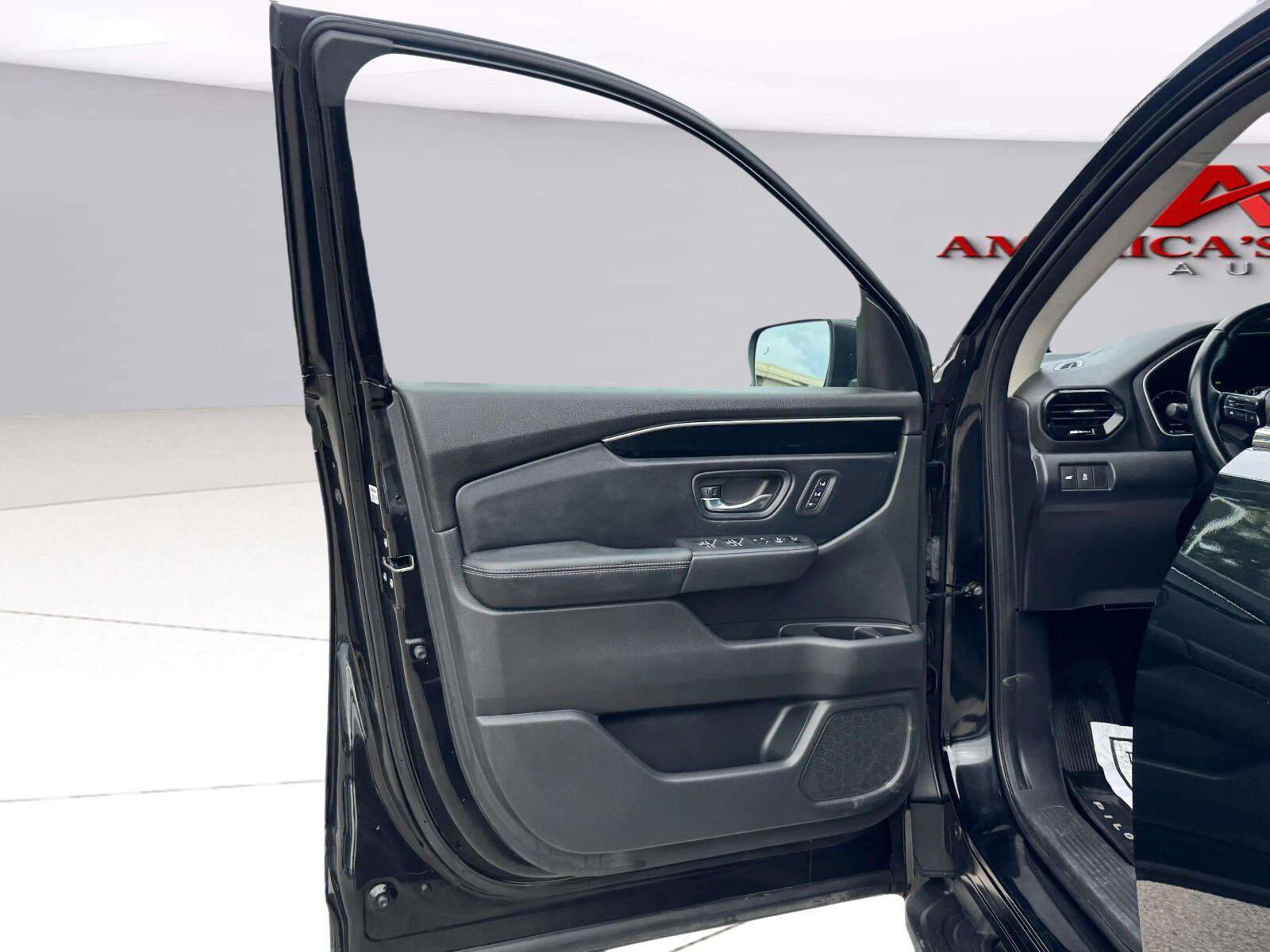 Used 2023 Honda Pilot Touring image 17