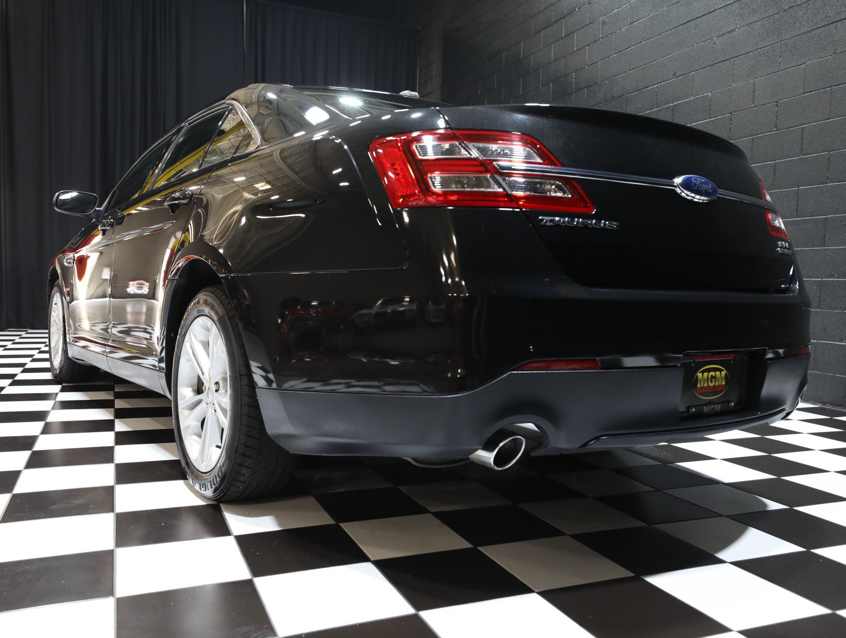 Used 2013 Ford Taurus SEL FWD image 21