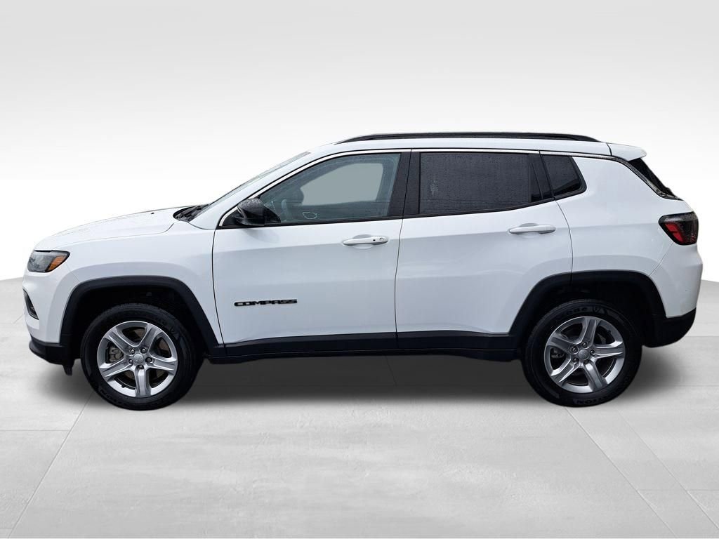 Used 2023 Jeep Compass Latitude image 2