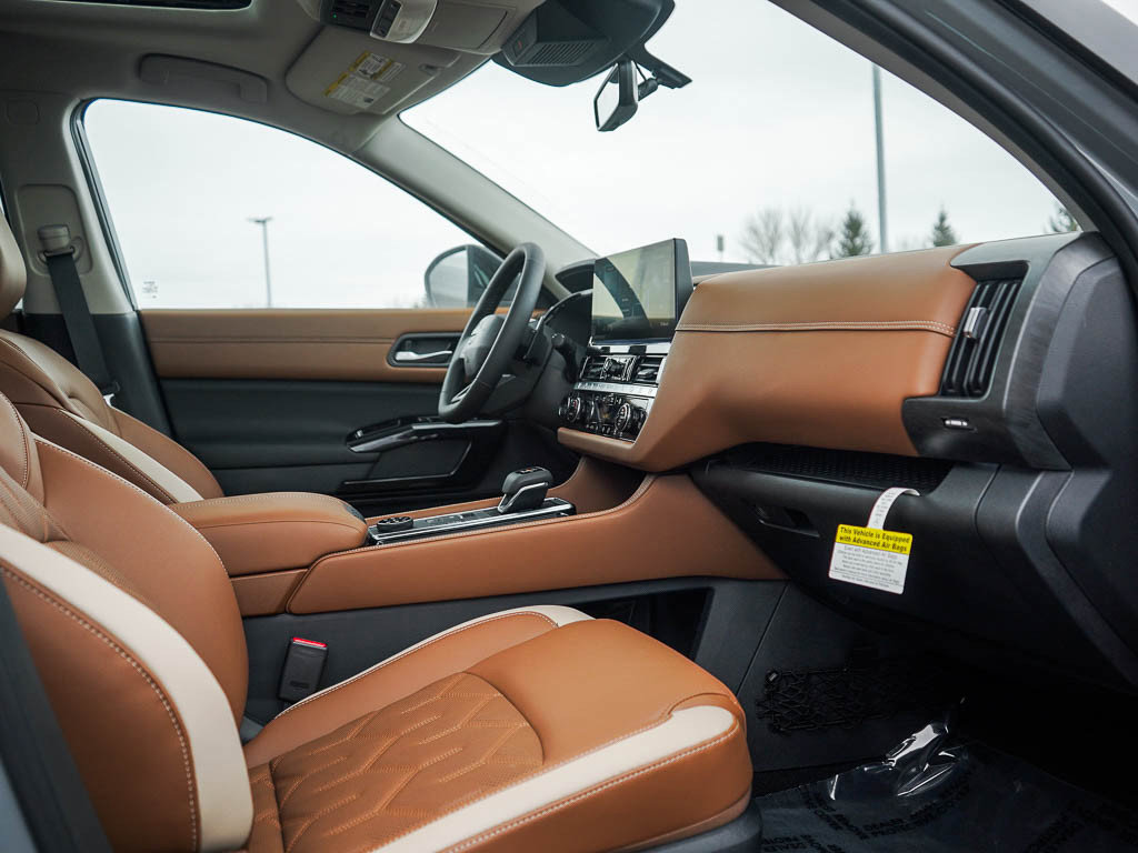 New 2026 Nissan Pathfinder Platinum AWD/4WD image 11
