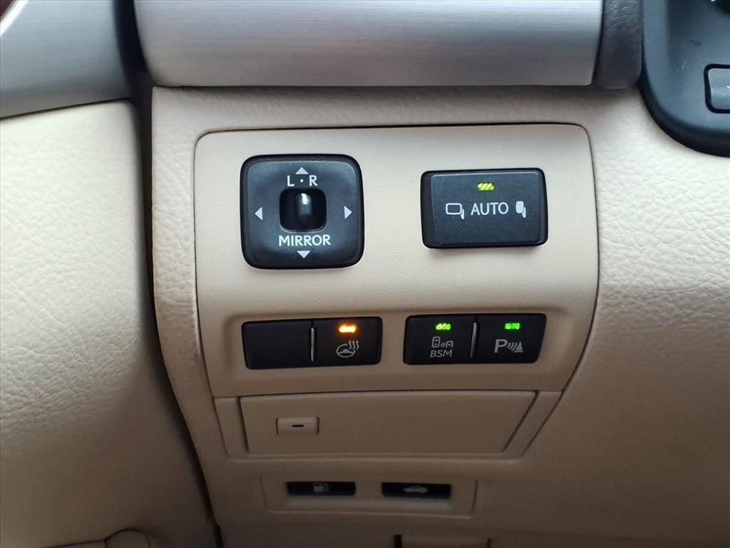 Used 2016 Lexus LS 460 w/ Comfort Package RWD image 12