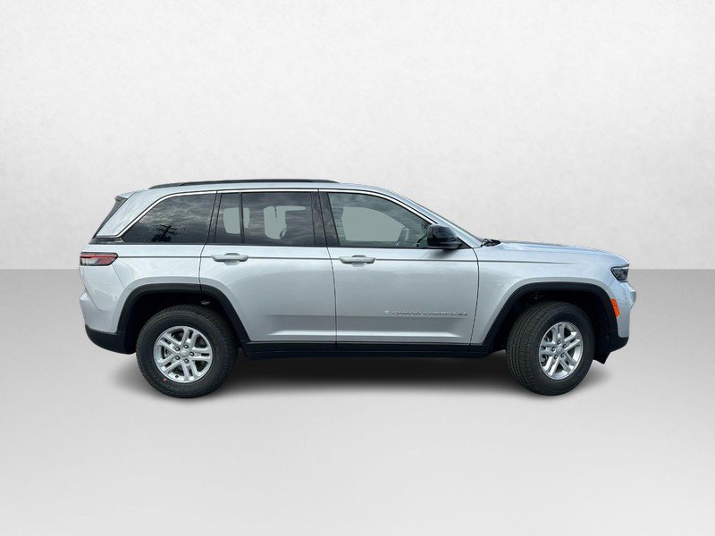 New 2025 Jeep Grand Cherokee Laredo image 2