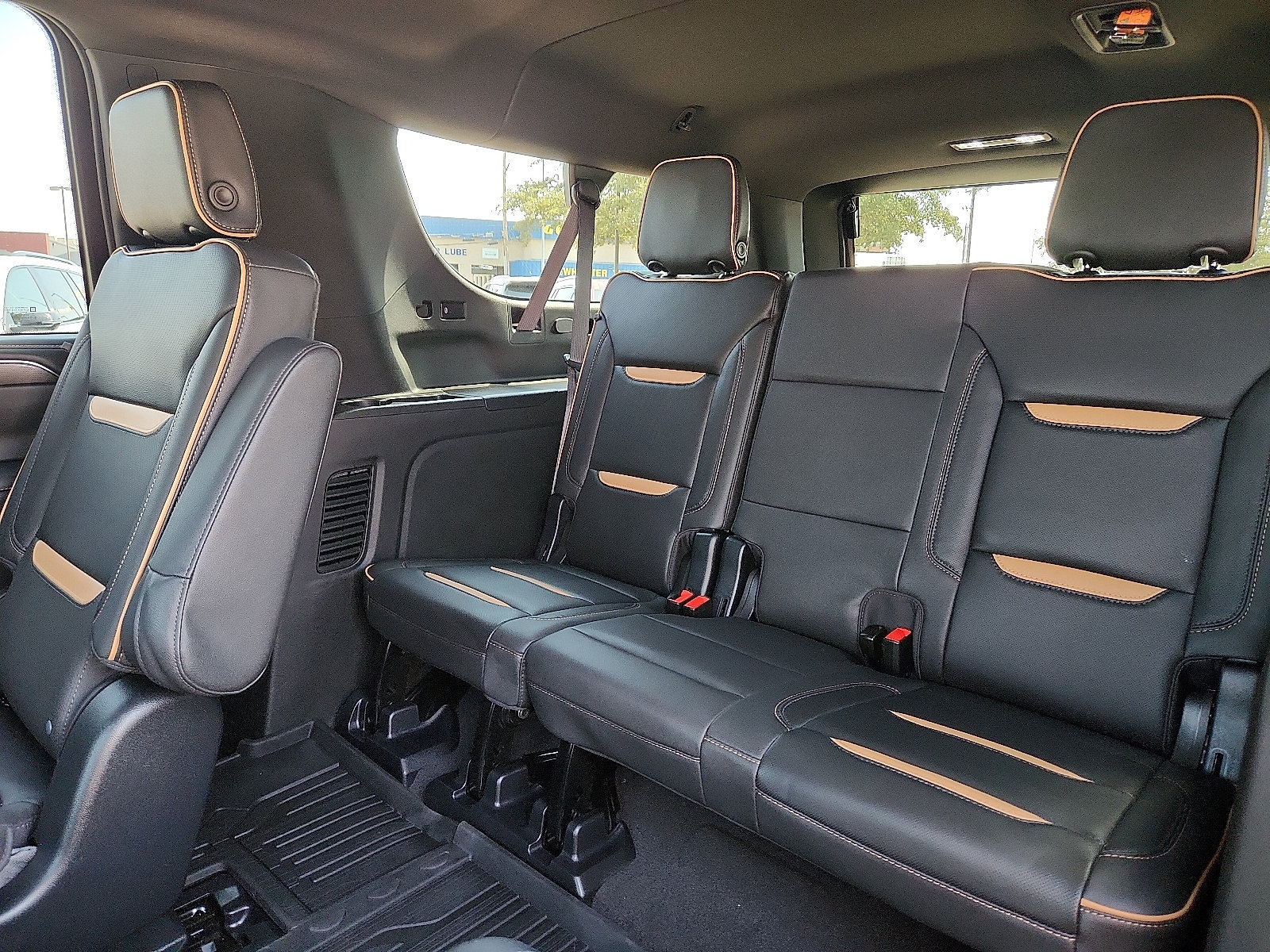 Used 2023 GMC Yukon XL AT4 w/ Technology Package AWD/4WD image 12