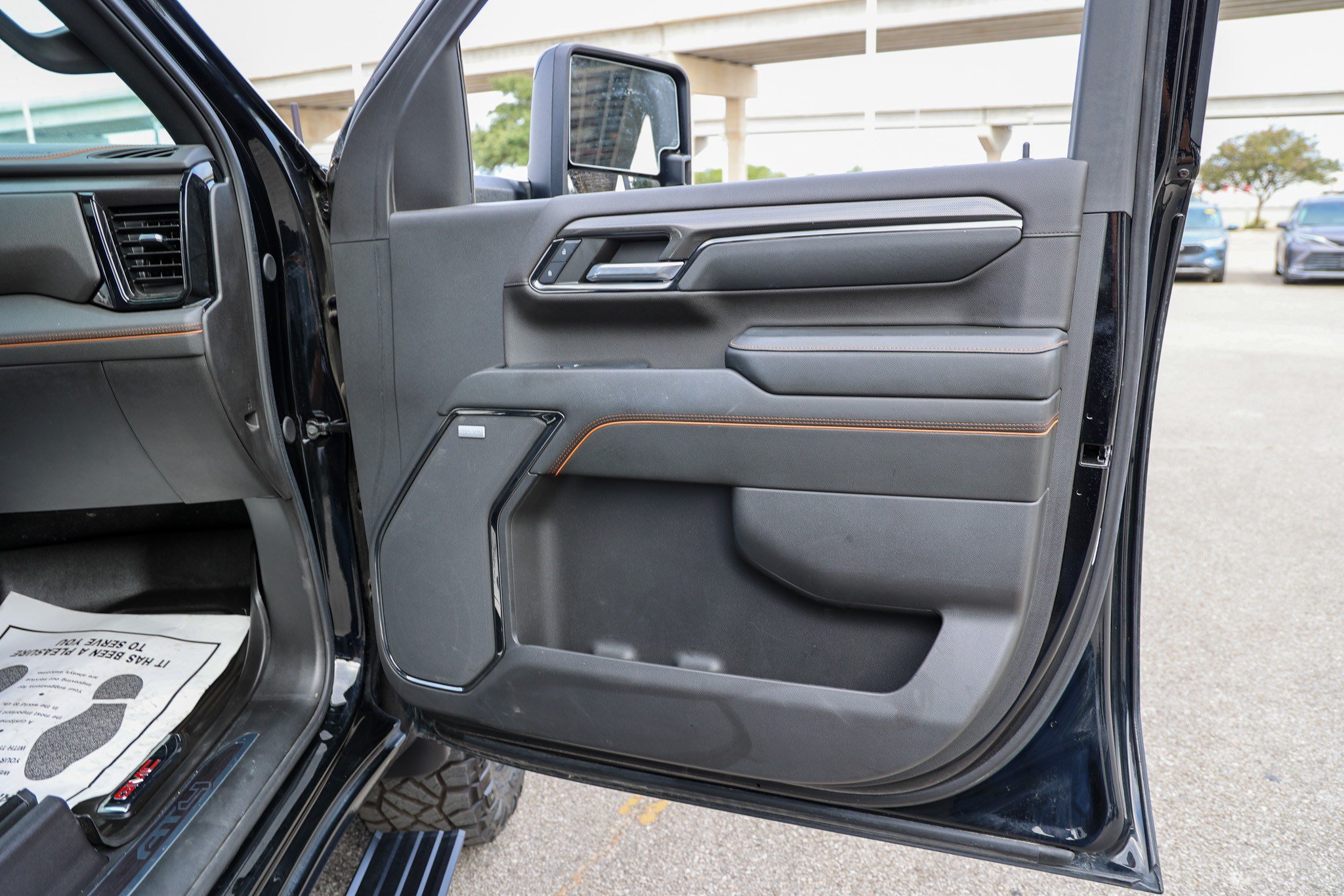Used 2024 GMC Sierra 2500 AT4 w/ AT4 Premium Plus Package AWD/4WD image 48