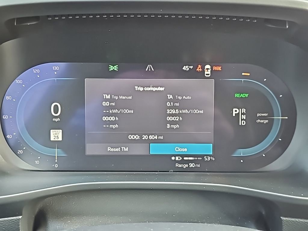 Used 2023 Volvo C40 Recharge Core image 17