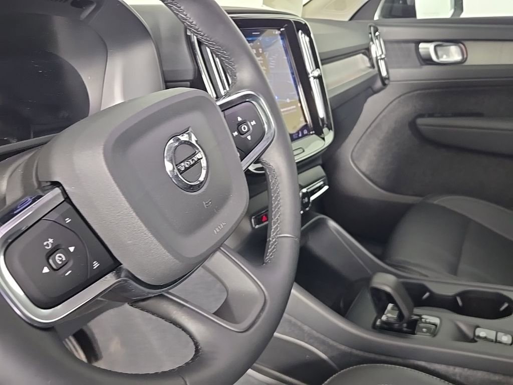 Certified 2024 Volvo XC40 B5 Core image 16