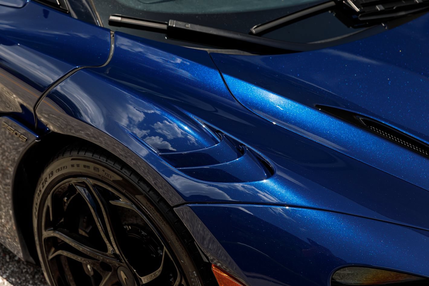 Used 2025 McLaren 750S RWD image 20