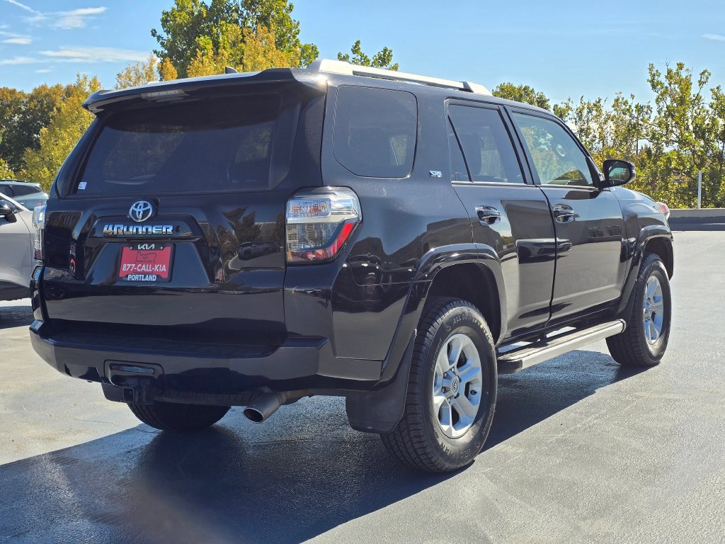 Used 2017 Toyota 4Runner SR5 Premium AWD/4WD image 4