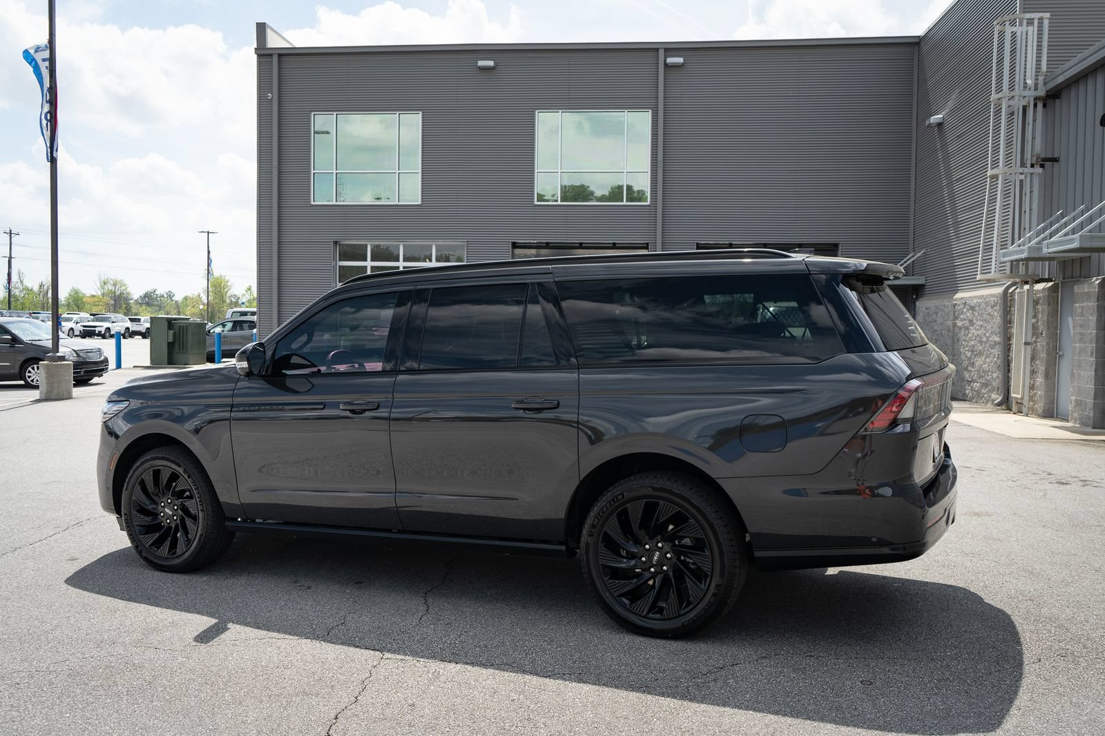 Used 2025 Lincoln Navigator L Reserve w/ Jet Appearance Package AWD/4WD image 16