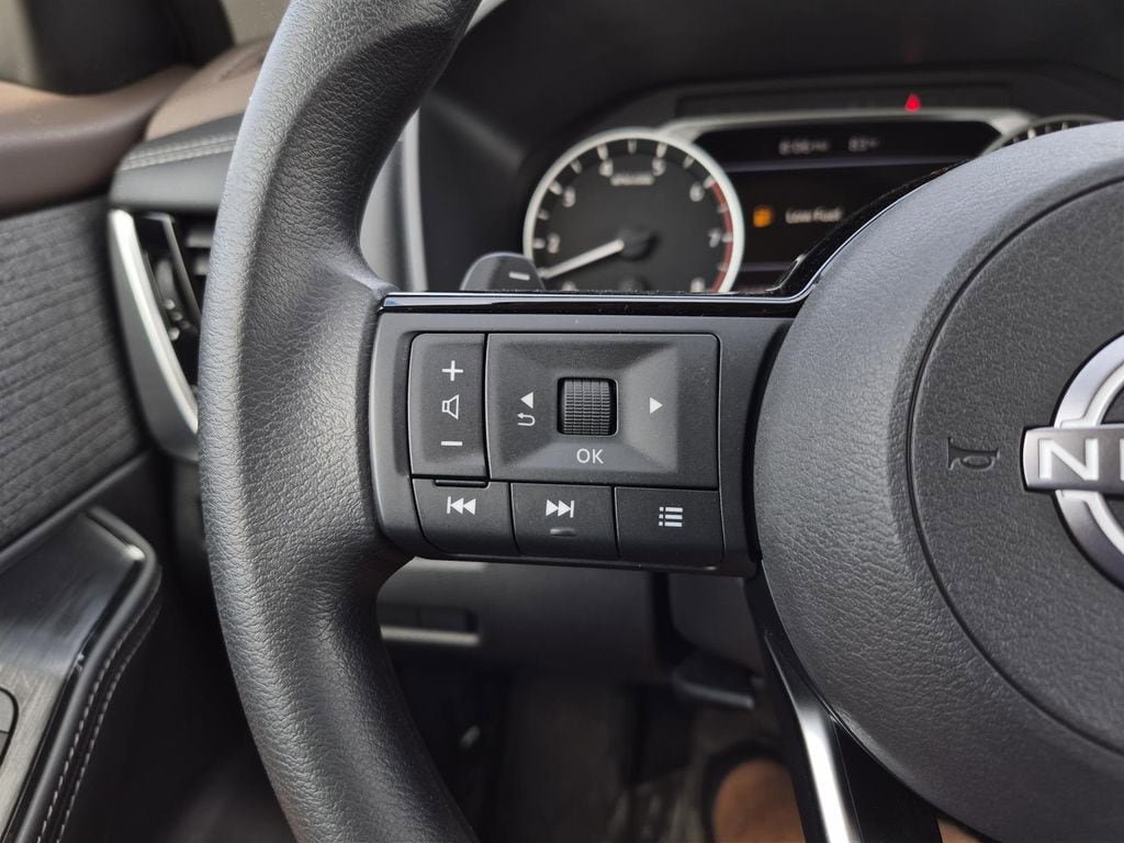 Used 2022 Nissan Rogue SV image 18