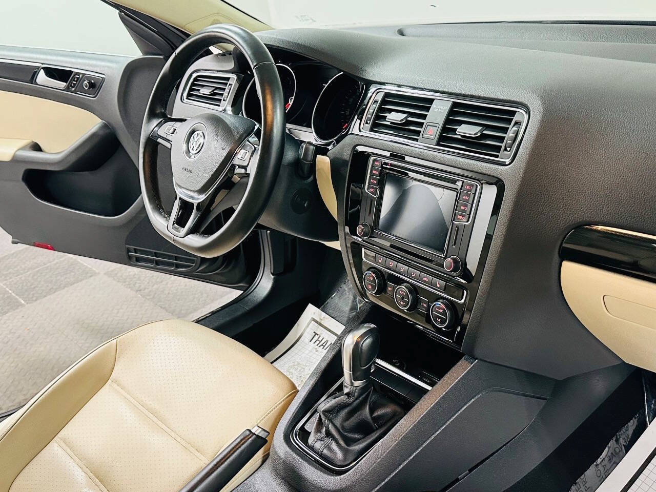 Used 2017 Volkswagen Jetta SEL Premium FWD image 9