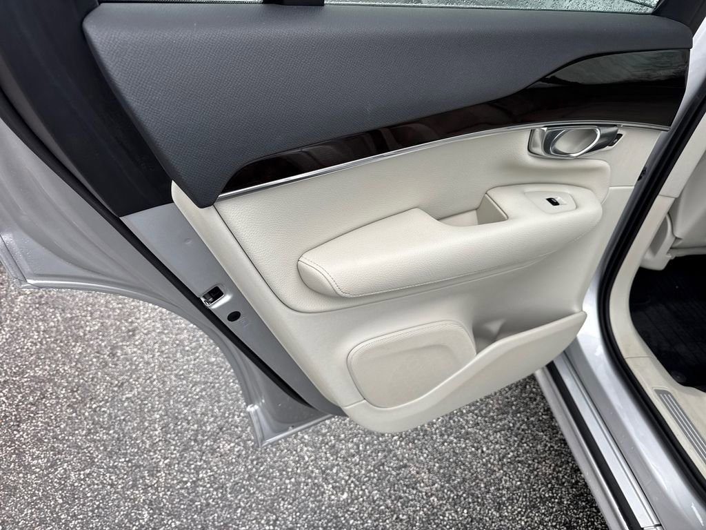 Used 2019 Volvo XC90 T6 Momentum w/ Protection Package Premier image 21