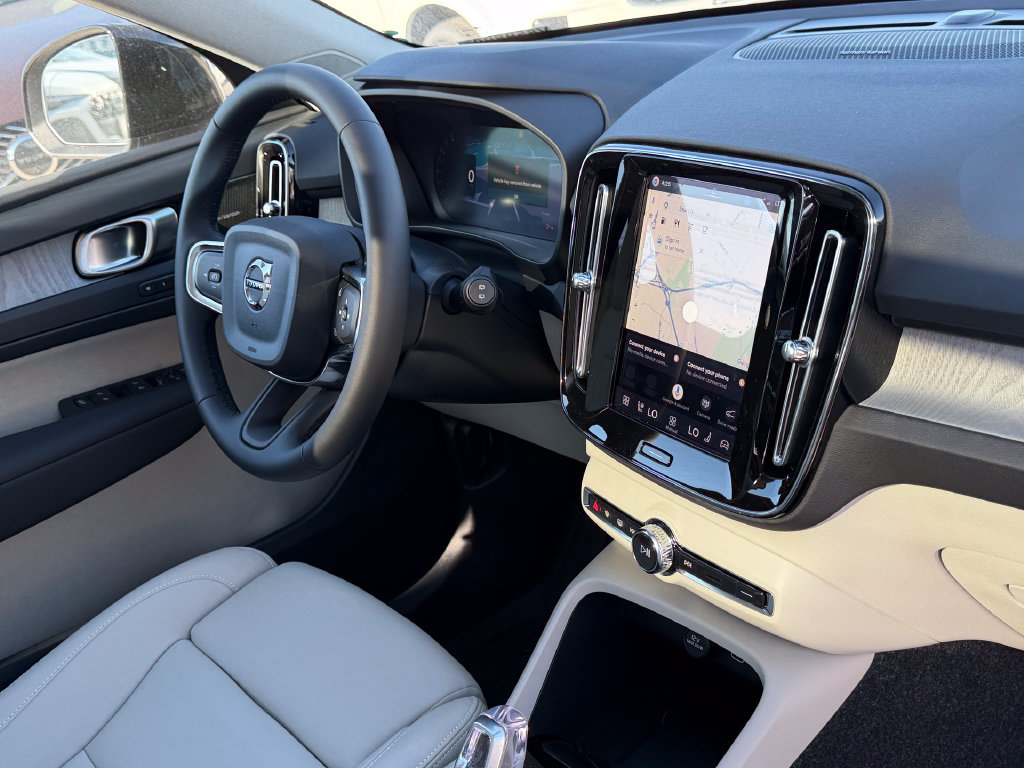 New 2026 Volvo XC40 B5 Ultra w/ Protection Package Premier AWD/4WD image 7