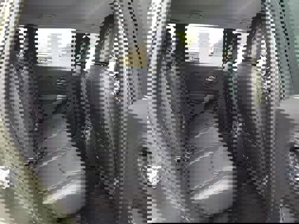 Used 2019 Jeep Cherokee Limited w/ Luxury Group image 22