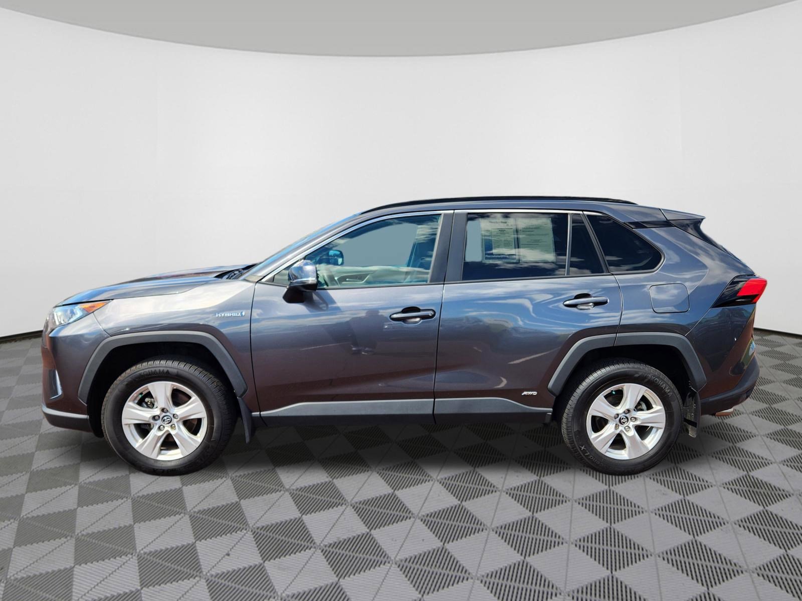 Used 2021 Toyota RAV4 XLE w/ Convenience Package image 5