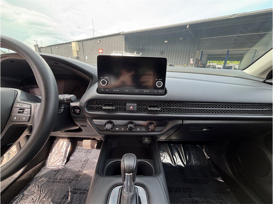 Used 2023 Honda HR-V LX image 11