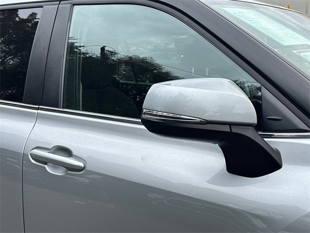 Certified 2024 Toyota Highlander LE image 9
