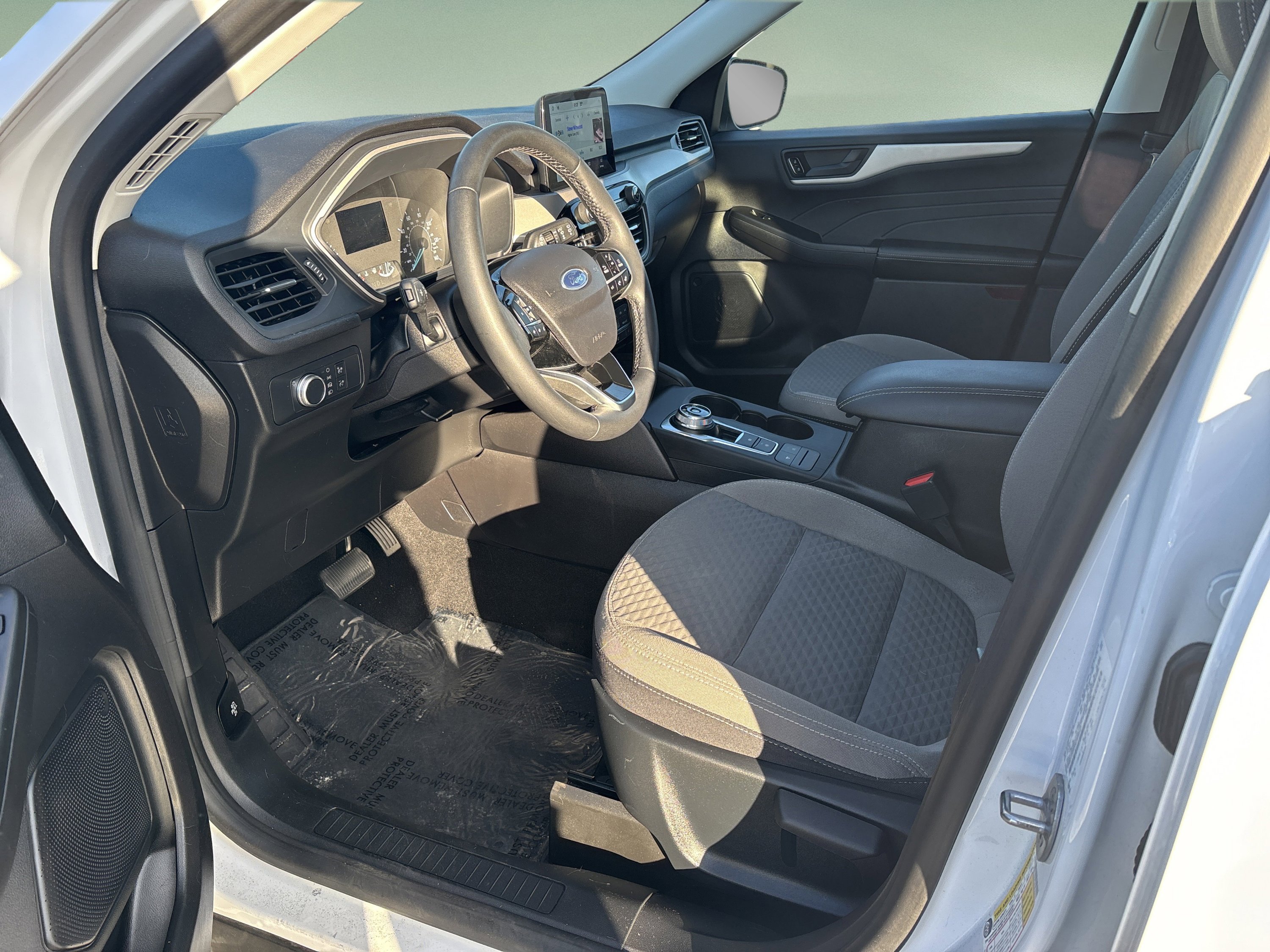 Used 2022 Ford Escape SE w/ Cold Weather Package image 18