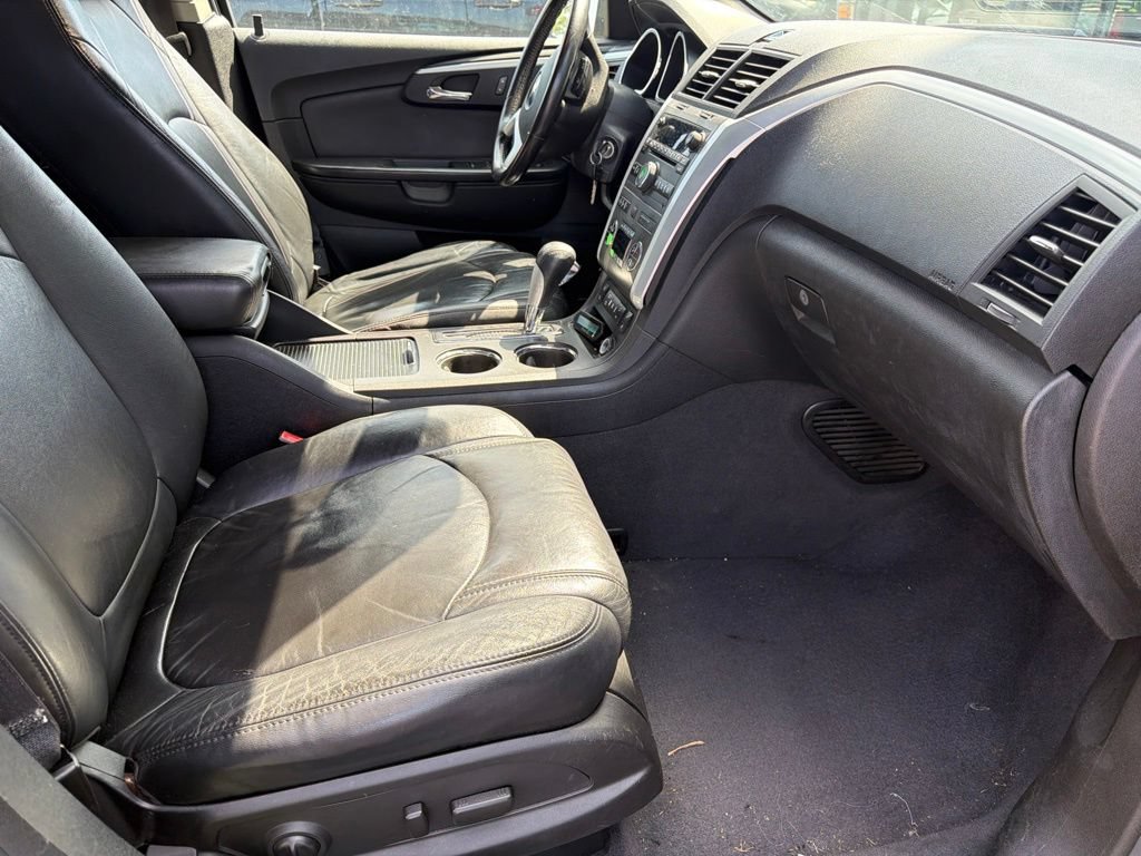 Used 2011 Chevrolet Traverse LT FWD image 12