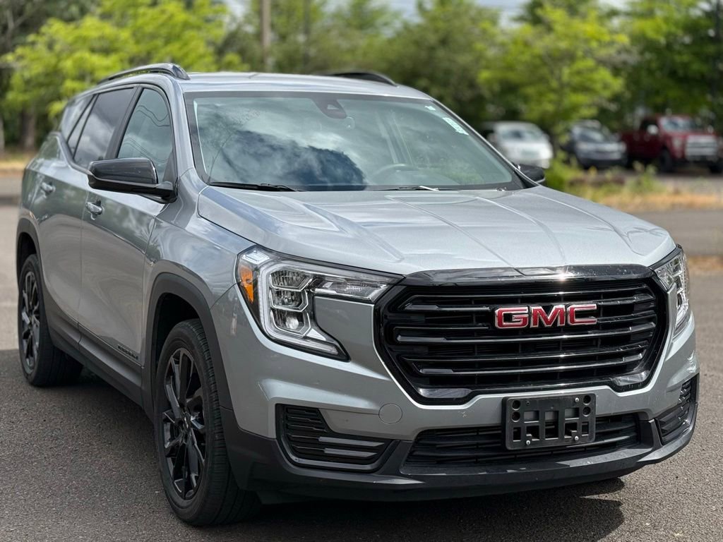 Used 2024 GMC Terrain SLE w/ Elevation Edition AWD/4WD image 7