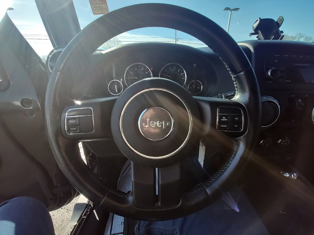 Used 2015 Jeep Wrangler Unlimited Sahara image 22