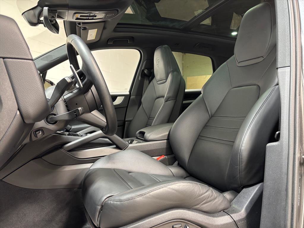 Used 2025 Porsche Cayenne S image 22