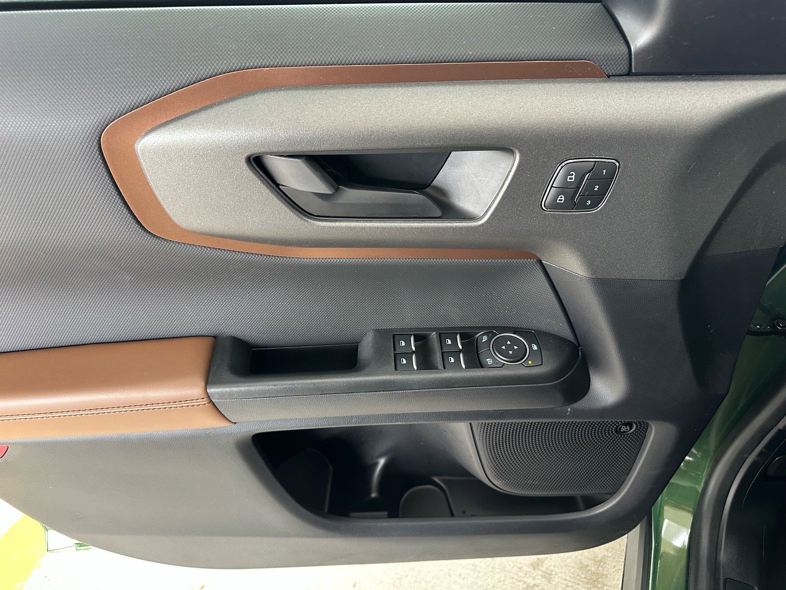 Certified 2025 Ford Bronco Sport Outer Banks w/ Outer Banks Tech Package+ AWD/4WD image 19